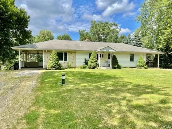 1095 Akron Rd, Corfu, NY 14036