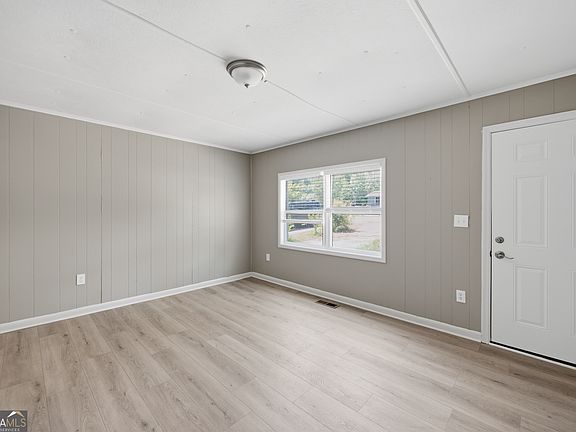 2nd image of 427 Gun Club Rd