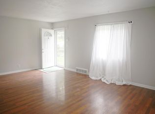 8725 Sleepy Hollow Rd, Kansas City, MO 64131