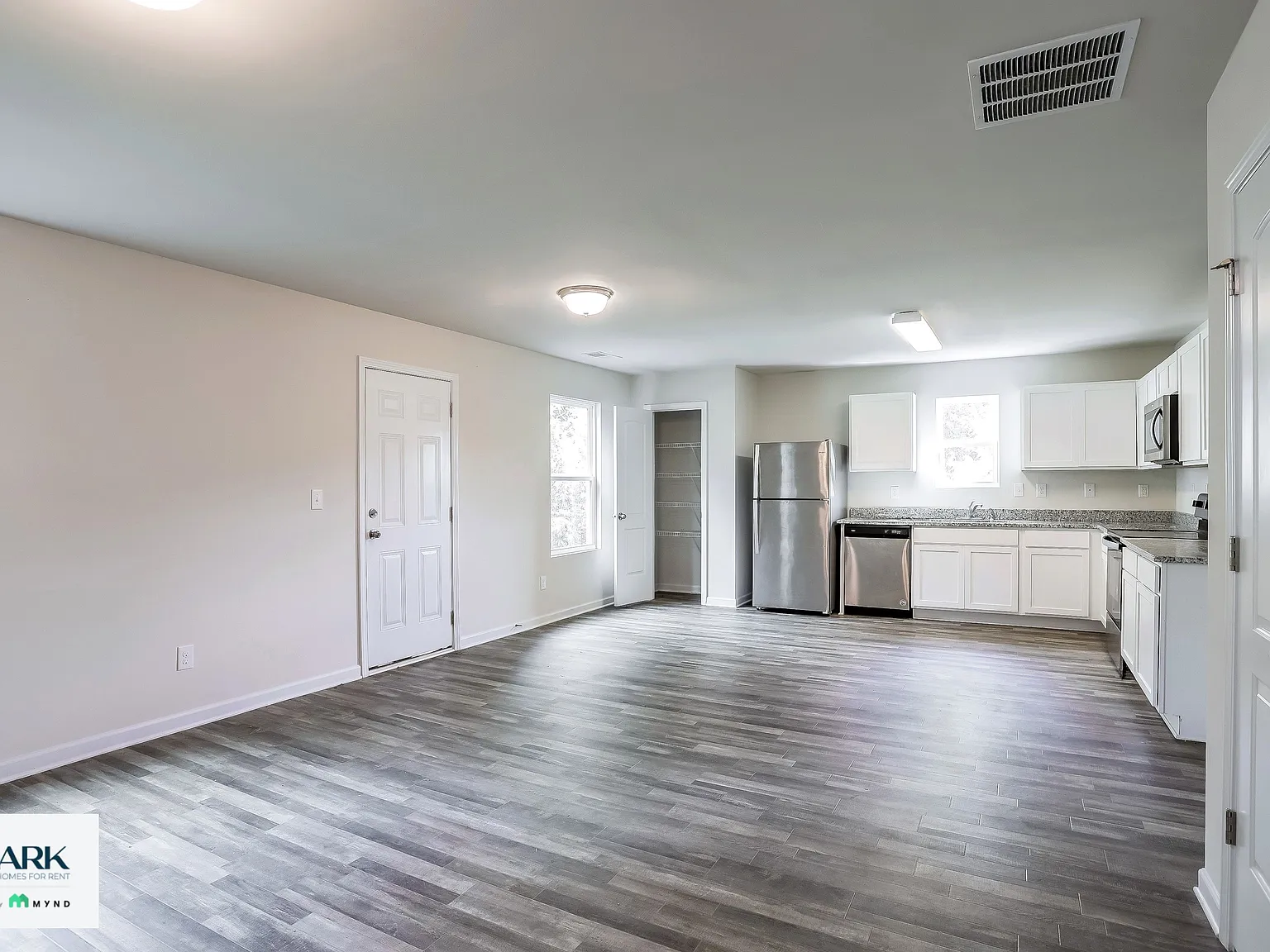4 bed, 3.0 bath, 1811 sqft, $2,015 — Photo 3
