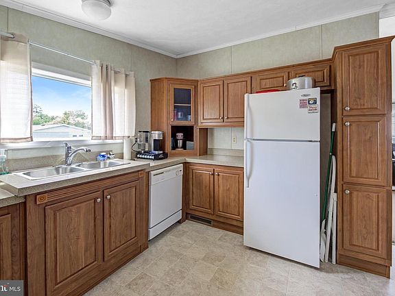 2nd image of 13 Marie Ct