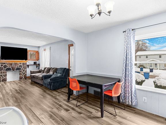 5th image of 464 Elm St