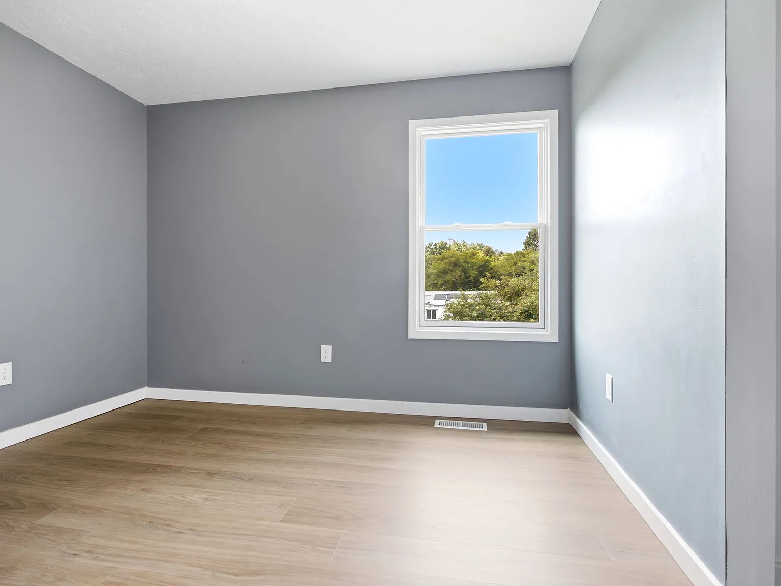 4 bed, 2272 sqft, $3,500 — Photo 3