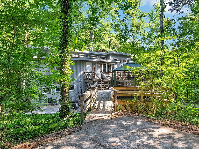 Knollwood Ct — Photo 10