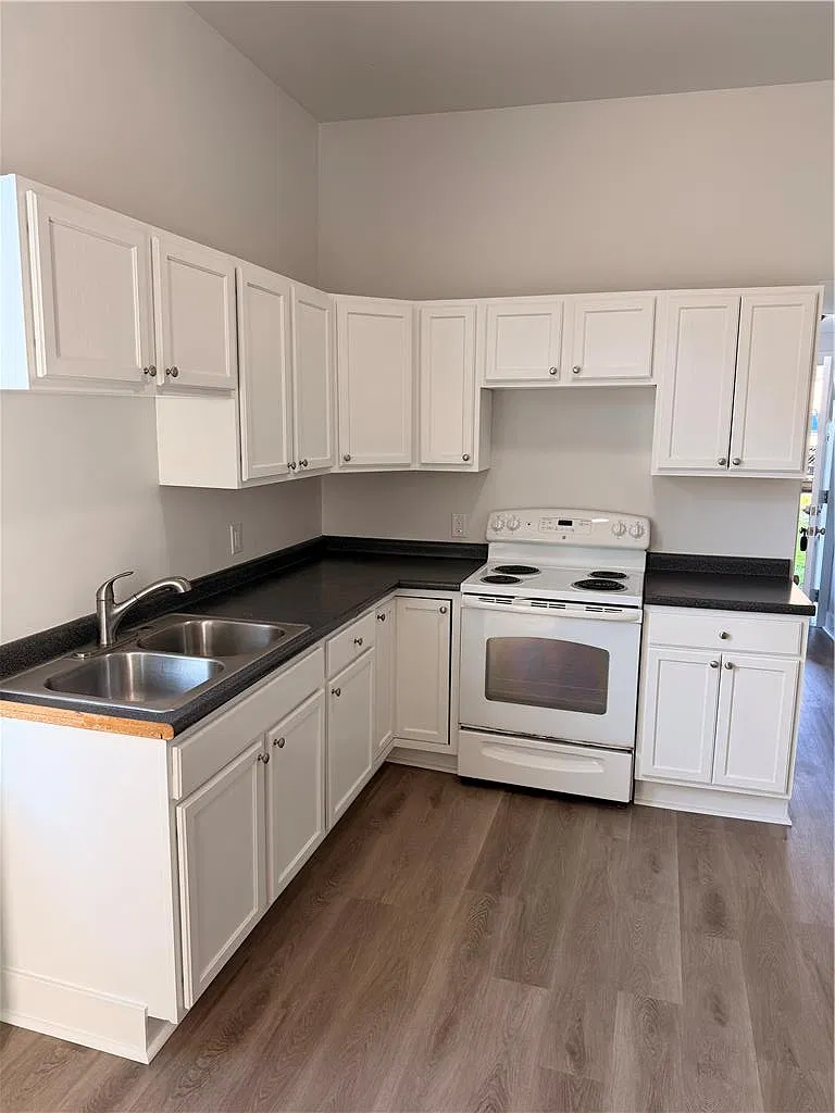 1 bed, 1.0 bath, 730 sqft, $1,350 — Photo 2