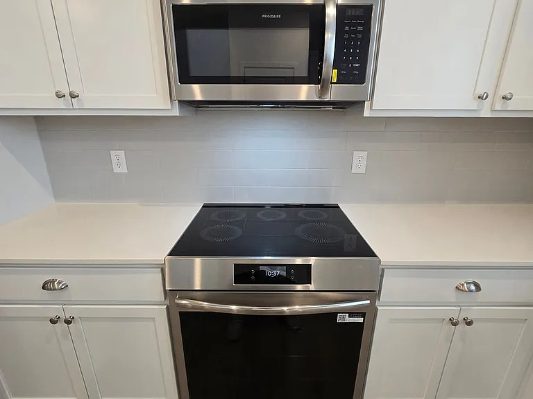 2700 Wonderland Way — Photo 8