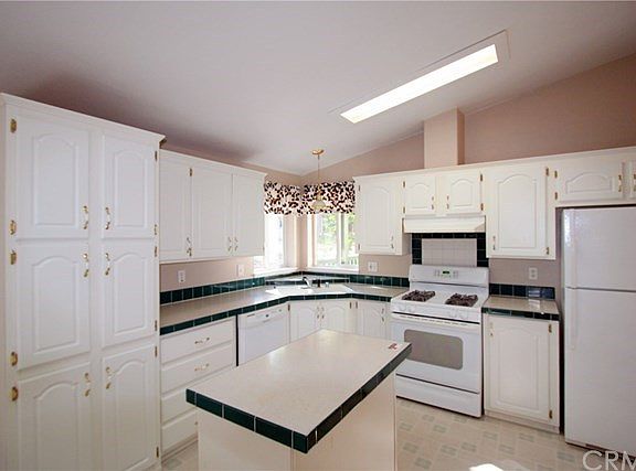 KITCHEN, PROPANE STOVE, CENTER ISLAND, REFRIGERATOR,