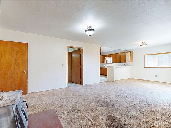5th image of 319 W Cherry Street