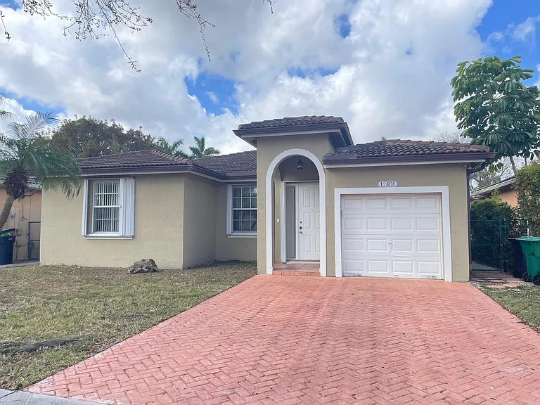 12468 SW 121st Ave — Photo 10