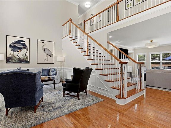 3rd image of 107 Vintage Hill Cir