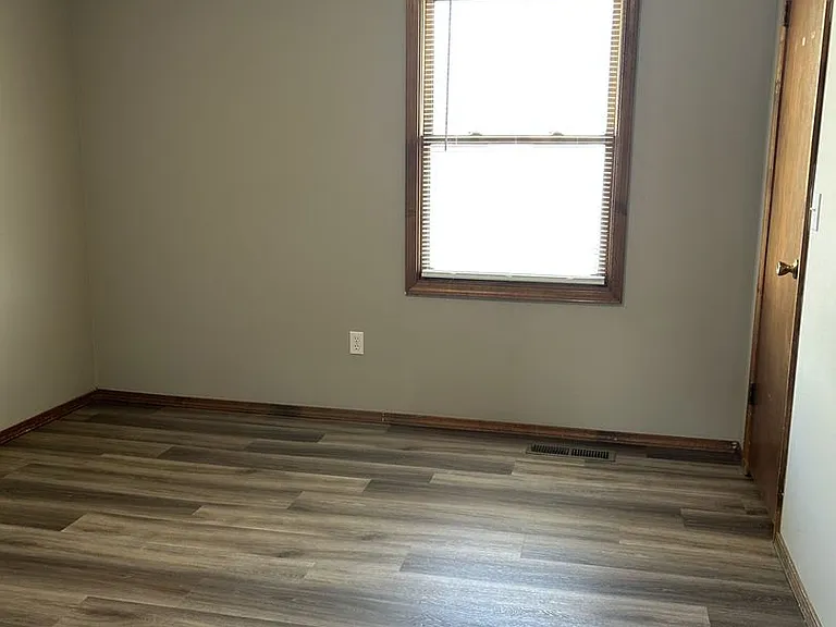 207 E Carlton St — Photo 8