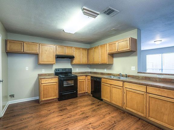 4th image of 10610 Pine Landing Dr Unit B