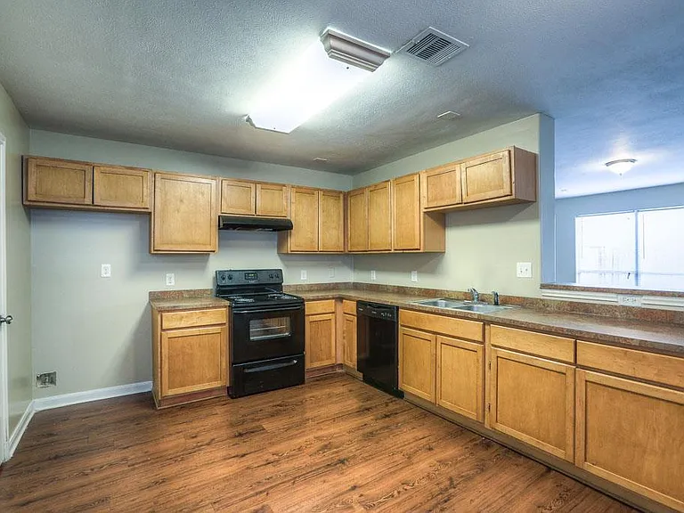 10610 Pine Landing Dr #B — Photo 4