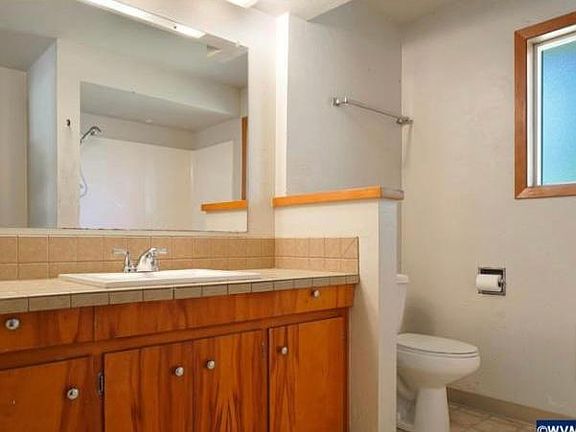 Main bathroom
