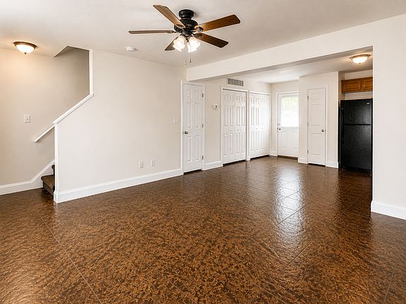 3rd image of 1527 Lynch Ln #B