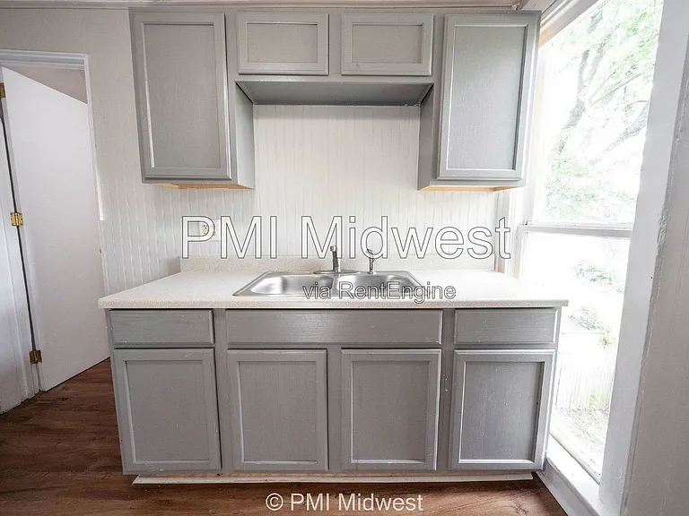 831 S Webster St — Photo 9
