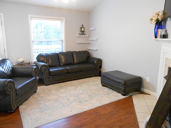 4th image of 8124 Pepperdine Way