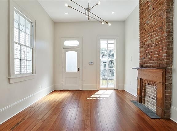 2nd image of 1917 Dauphine St