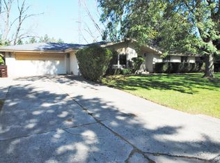 5106 Briarwood Ln, Racine, WI 53402