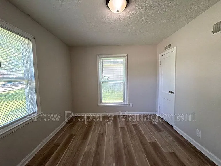 5121 Pioneers Blvd — Photo 14