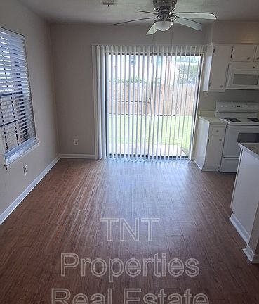 3rd image of 2805 Sprucewood St #B