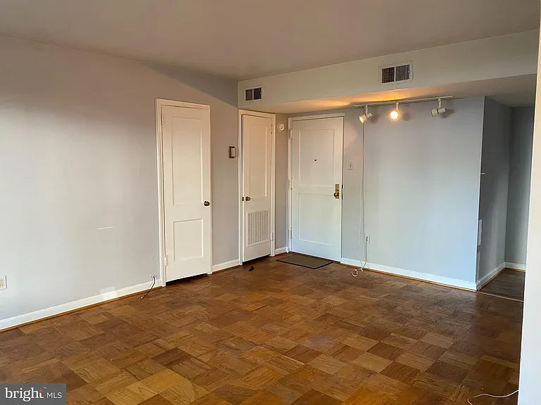 1300 N Meade St #22 — Photo 2