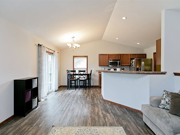 5th image of 238 Cherry Ln