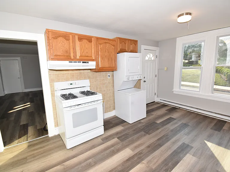 186 W Main St #C — Photo 9