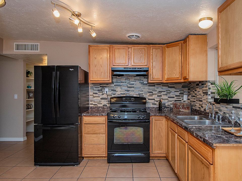 1st image of 2521 E Parkside Dr