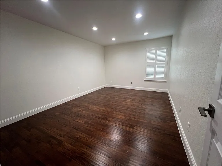 840 Threadneedle St #220 — Photo 15