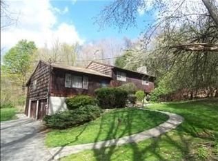 2 Julia Dr, Hyde Park, NY 12538