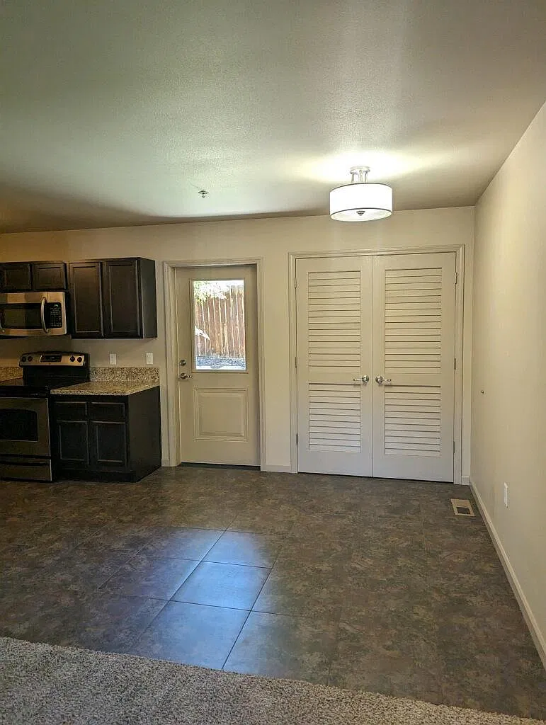 1 bed, 750 sqft, $1,240 — Photo 3