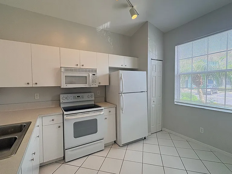 3619 Pine Oak Cir #108 — Photo 2
