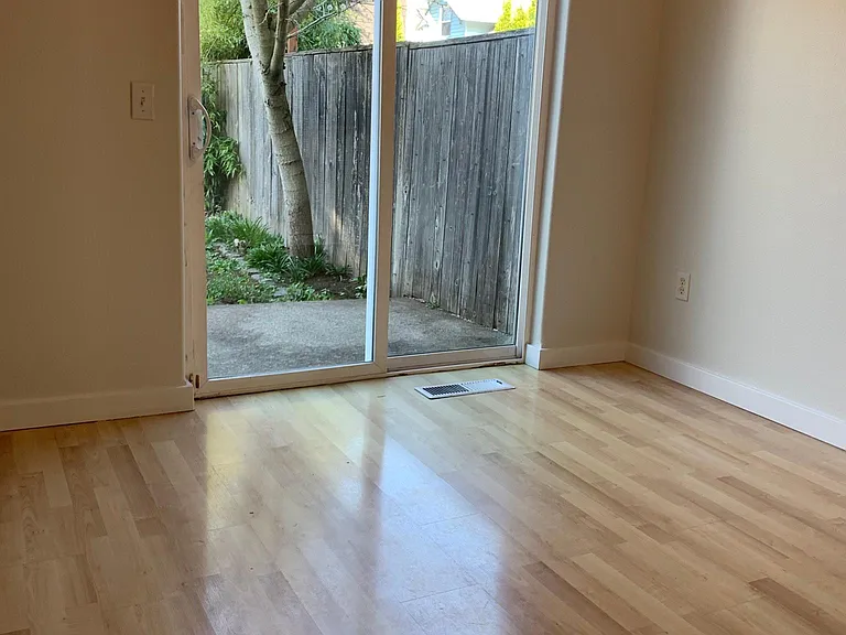 4625 NE 11th Ave — Photo 9
