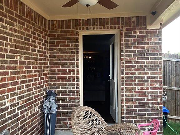 4th image of 2706 Old Farm Dr