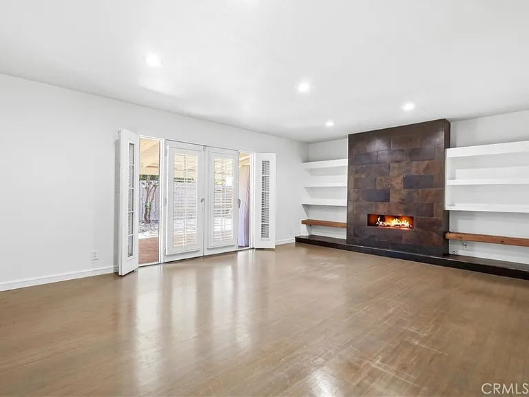 524 E Ghent St — Photo 10