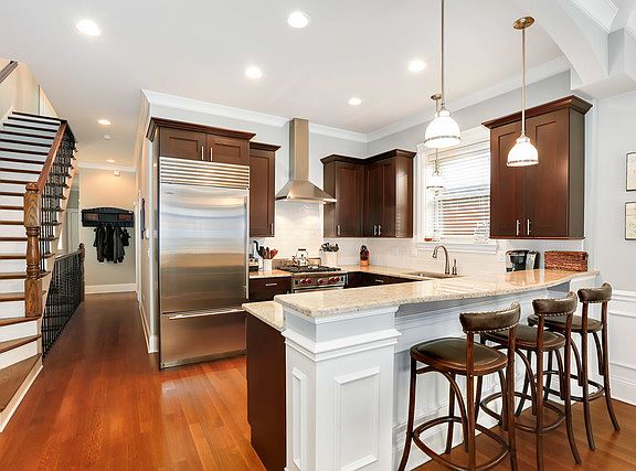 5th image of 2715 N Kenmore Ave #3