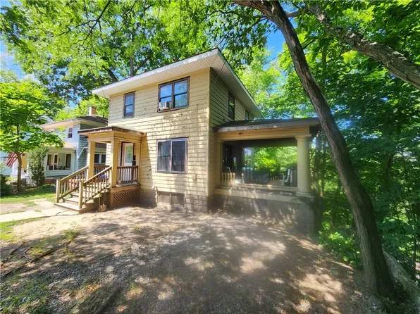 639 Edgewood Rd, Sharon, PA 16146