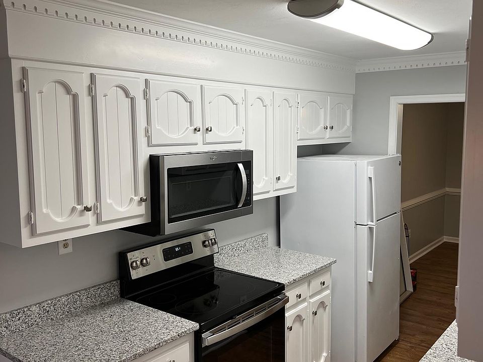 1st image of 200 Marshwood Ct