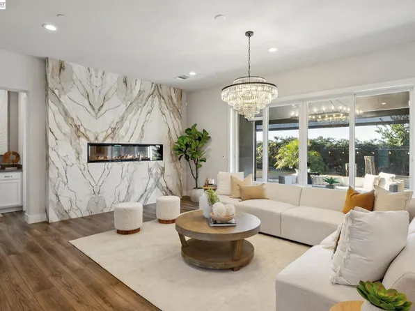 5 Harkness Cir, Hayward, CA 94542