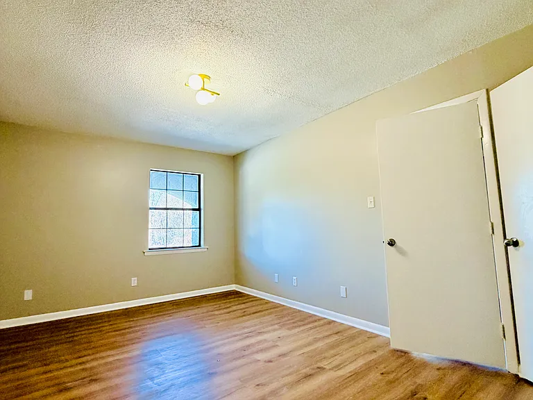6 Almond Ct #5 — Photo 5