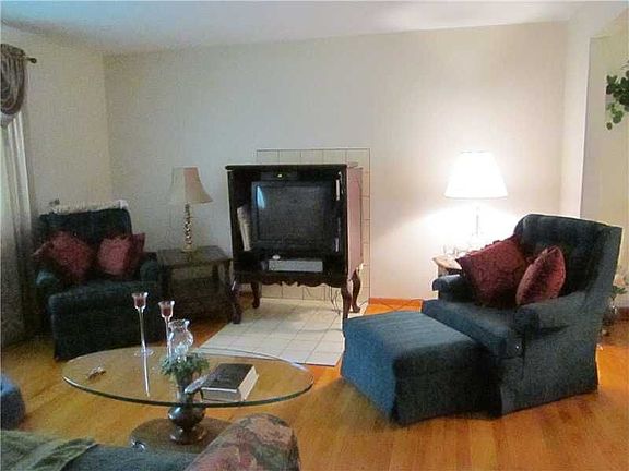 2nd image of 4900 Julie Dr