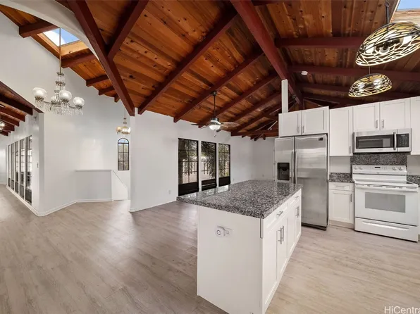 1075 Luapele Dr, Honolulu, HI 96818