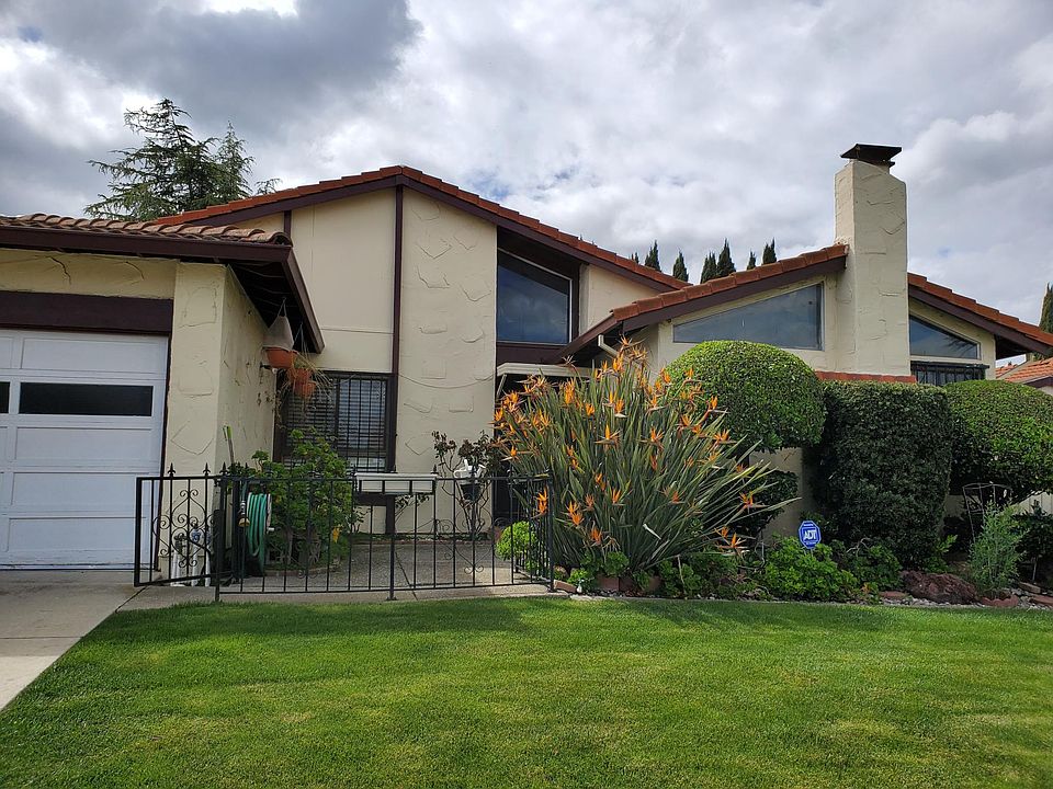 1st image of 1685 Peachwood Dr