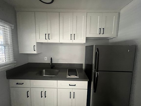 2nd image of 851 S Kenmore Ave #9ca517dbb