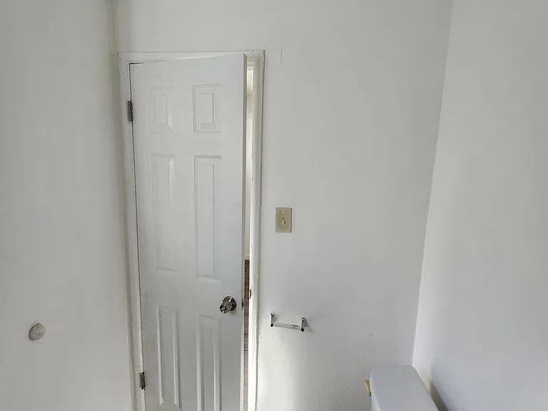 411 N Bush St — Photo 6