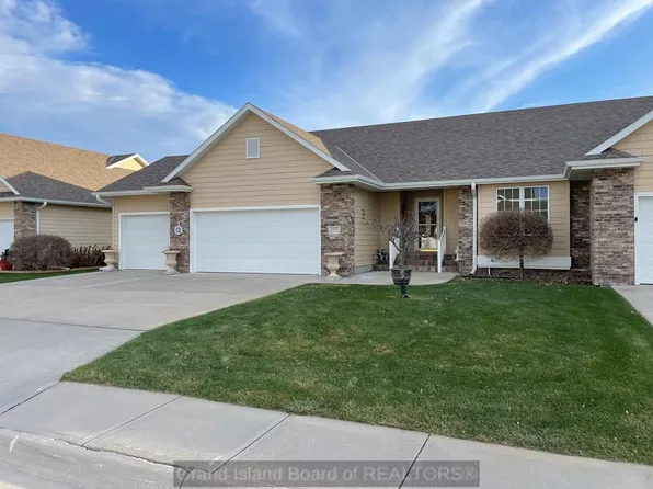 4019 Sandalwood Dr, Grand Island, NE 68803