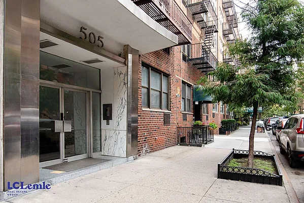 Rented by LC Lemle Real Estate Group | media 33