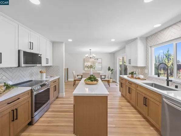 2 El Molino Dr, Clayton, CA 94517
