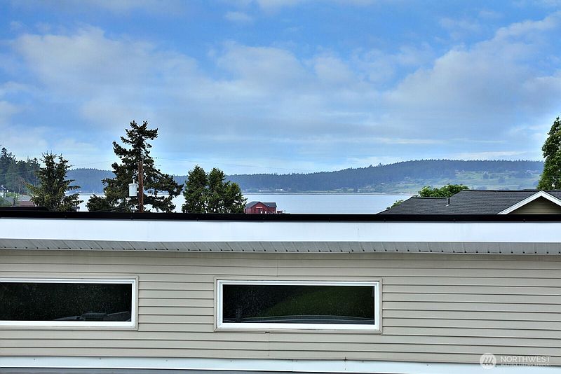 5th image of 903 NE Lindsay Street